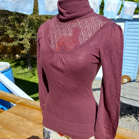 Historically inspired long sleeve turtleneck - Picture 6 of 8